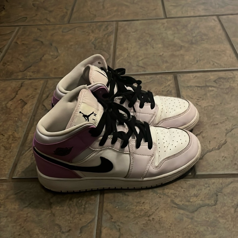 jordan 1 barely grape